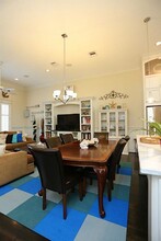1419 Beachton St in Houston, TX - Foto de edificio - Building Photo
