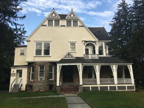 190 Ridge St in Glens Falls, NY - Foto de edificio - Building Photo