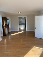 806 Ashland Ave, Unit 2 in Buffalo, NY - Building Photo - Building Photo
