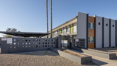 Earll East Apartments in Phoenix, AZ - Building Photo - Building Photo