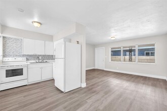 923 N 17th Ave in Hollywood, FL - Foto de edificio - Building Photo