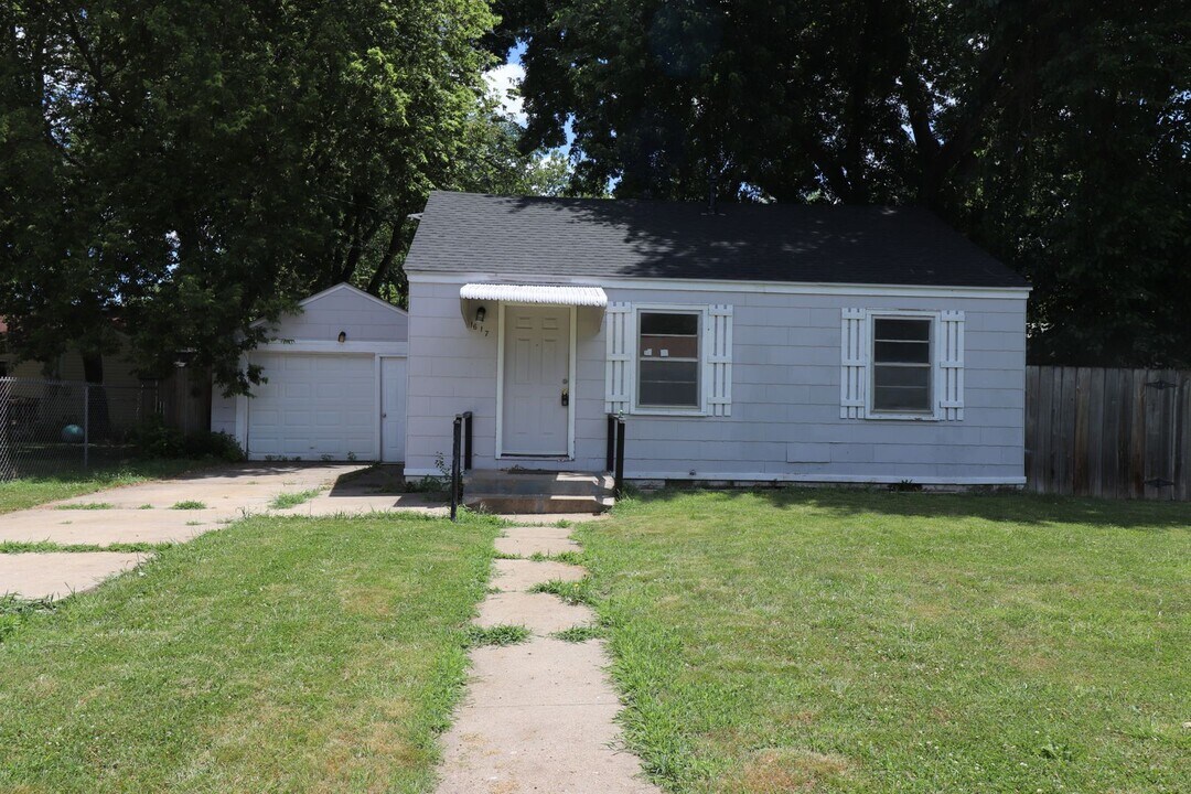 1617 N Madison St in Junction City, KS - Building Photo
