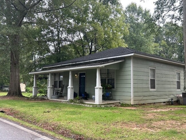6171 Collins St NE in Covington, GA - Foto de edificio - Building Photo