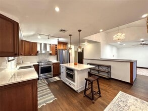 53-18 197th St in Queens, NY - Building Photo - Building Photo