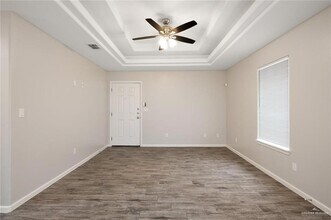 2021 Stardust Ln, Unit 2 in Edinburg, TX - Foto de edificio - Building Photo