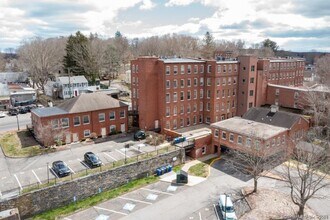 92 Main St in Deep River, CT - Building Photo - Building Photo