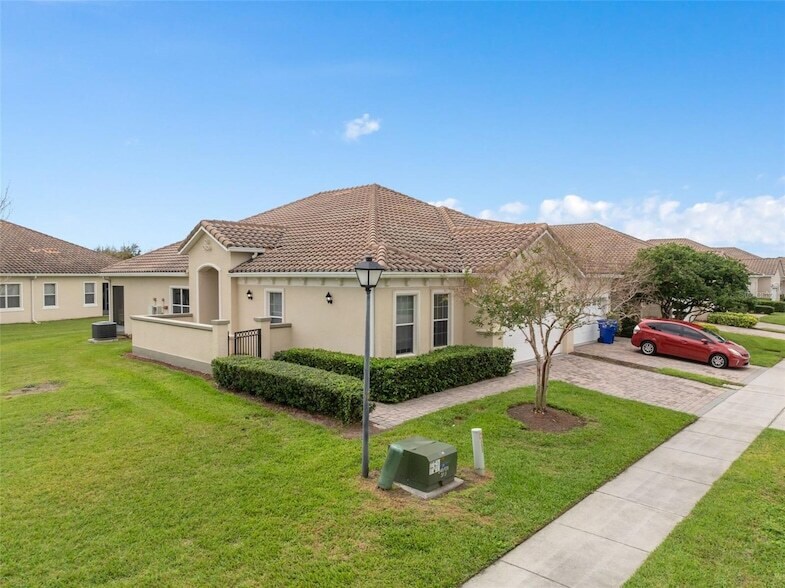 2400 Harwich Dr in Kissimmee, FL - Building Photo