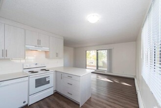 Bridgeland Apartments in Calgary, AB - Building Photo - Building Photo