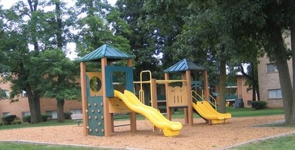 Laurel Pines in Laurel, MD - Building Photo - Building Photo