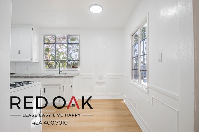 1030 Menlo Ave in Los Angeles, CA - Building Photo - Building Photo