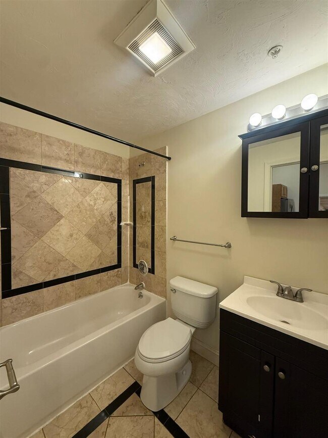 61 Exchange St, Unit 7 in Malden, MA - Building Photo - Building Photo