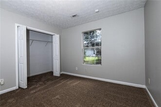 9402 Highland Ridge in Jonesboro, GA - Foto de edificio - Building Photo