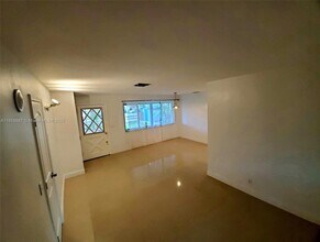 729 NE 6th St in Hallandale Beach, FL - Building Photo - Building Photo