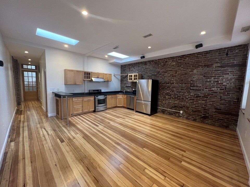 2 Prince St, Unit 4 in Boston, MA - Foto de edificio