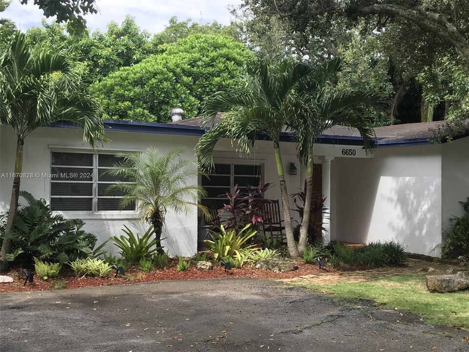 6650 SW 70th Ave in Miami, FL - Building Photo