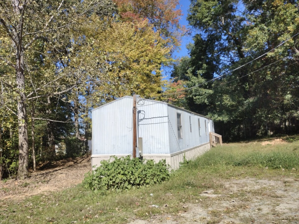 1012 L And L Birchfield Ln in Stanley, NC - Building Photo