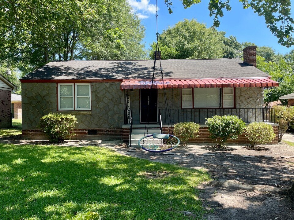1051 S Holly St in Columbia, SC - Building Photo
