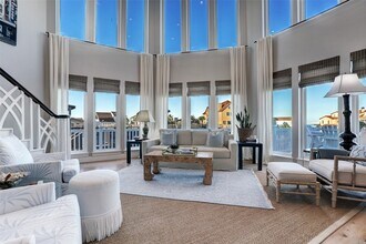 1834 Tiki Dr in Tiki Island, TX - Building Photo - Building Photo