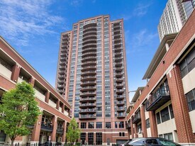 330 N Jefferson St in Chicago, IL - Building Photo