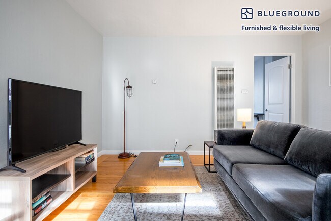 327 Hawthorne Ave-Unit -FL0-ID422 in Palo Alto, CA - Foto de edificio - Building Photo