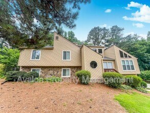 2010 Shadow Bluff Ct NE in Marietta, GA - Building Photo - Building Photo