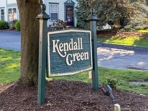 37 Kendall Green Dr in Milford, CT - Building Photo - Building Photo