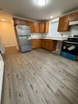 5 Pine Crest Cir, Unit 5 in Concord, NH - Building Photo