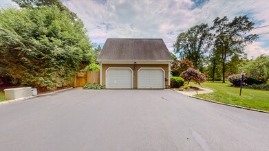 24 Coventry Ln in Fairfield, CT - Building Photo - Building Photo