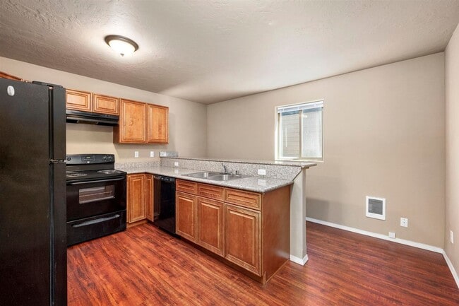 property at 623-625 W Shannon Ave