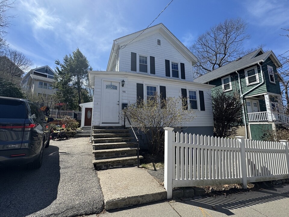 46 Eliot Crescent in Brookline, MA - Building Photo