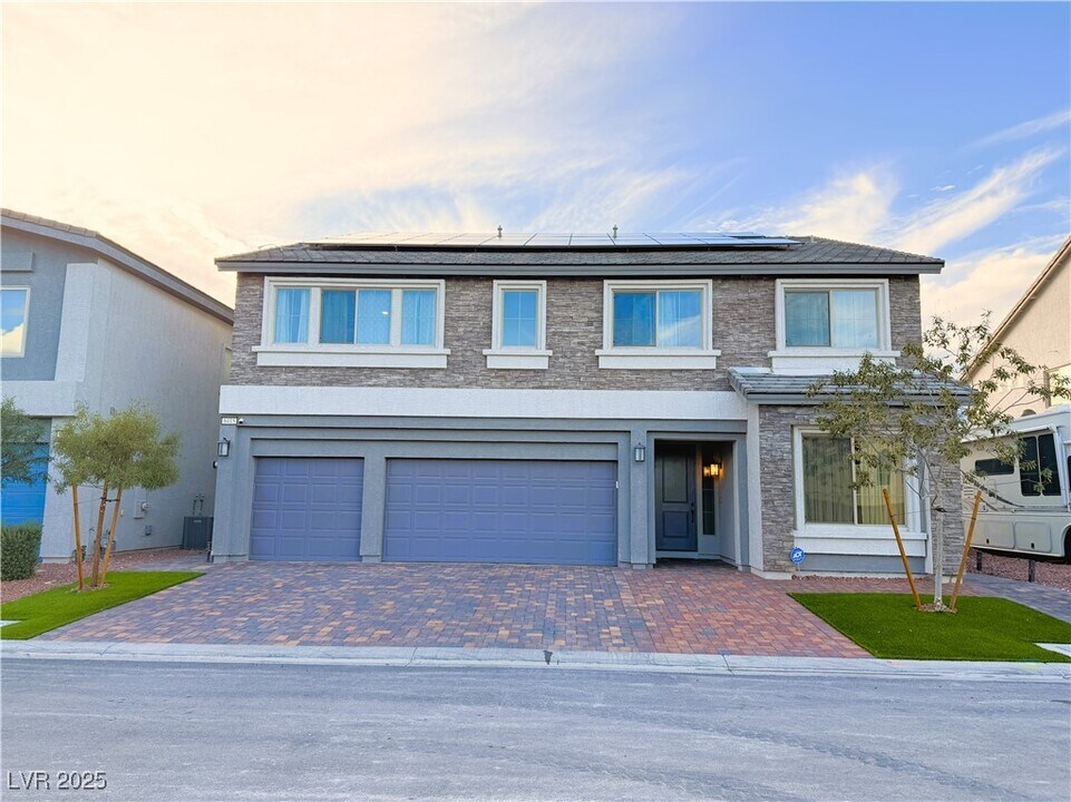 8415 Iron Heart Ln in Las Vegas, NV - Building Photo