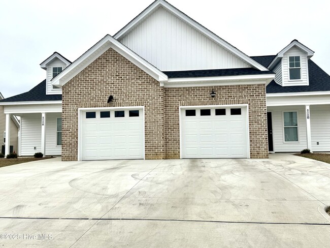 808 Sarah Rebecca Dr in Greenville, NC - Building Photo - Building Photo