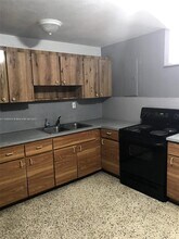 3121 NW 103rd St in Miami, FL - Building Photo - Building Photo