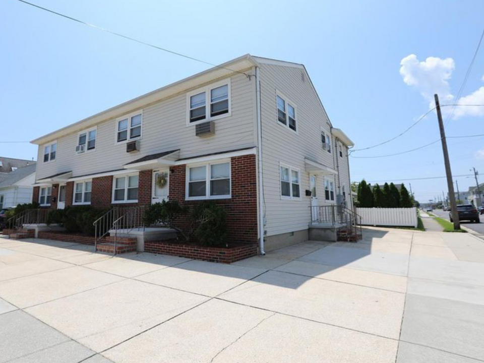 30 N Coolidge Ave, Unit YEARLY in Margate City, NJ - Building Photo