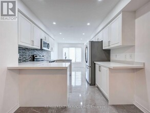 5985-5985 Creditview Rd in Mississauga, ON - Building Photo - Building Photo