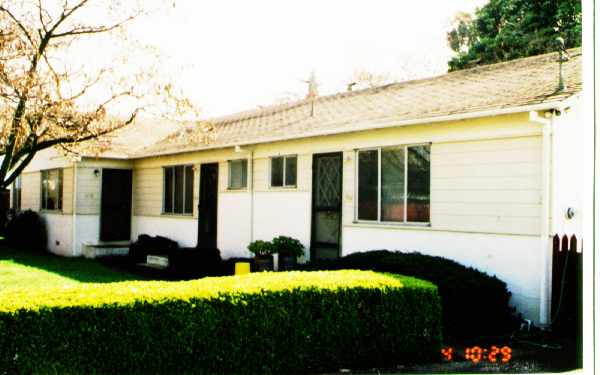 658-662 Bartlett Ave in San Lorenzo, CA - Building Photo