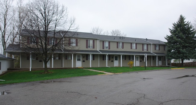 Peppertree Park Lansing Township in Lansing, MI - Foto de edificio - Building Photo