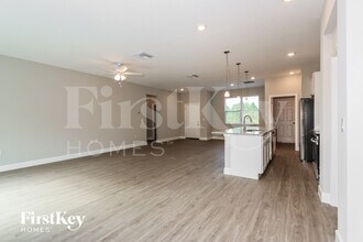 116 Lamarque St in Palm Bay, FL - Foto de edificio - Building Photo