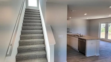 6553 Burleson Blvd in Crestview, FL - Foto de edificio - Building Photo