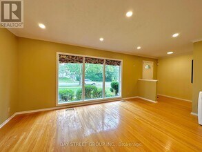 245 Forest Hill Dr in Kitchener, ON - Building Photo - Building Photo