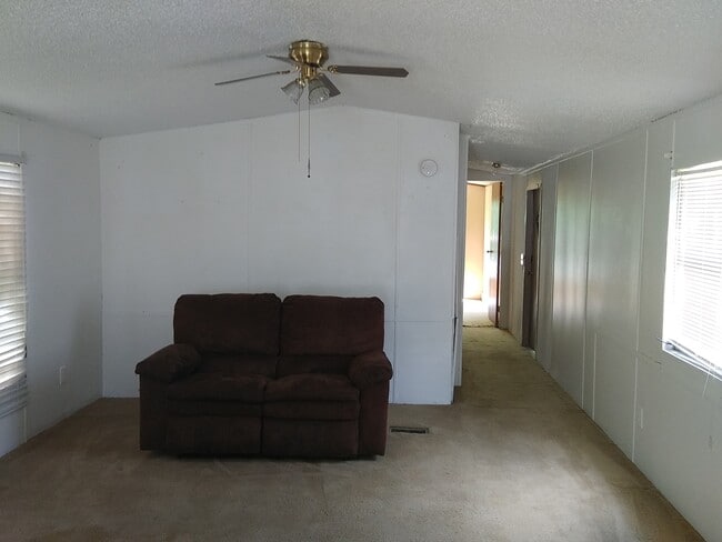 3176 Tank Trail Rd in Leesville, LA - Building Photo - Building Photo