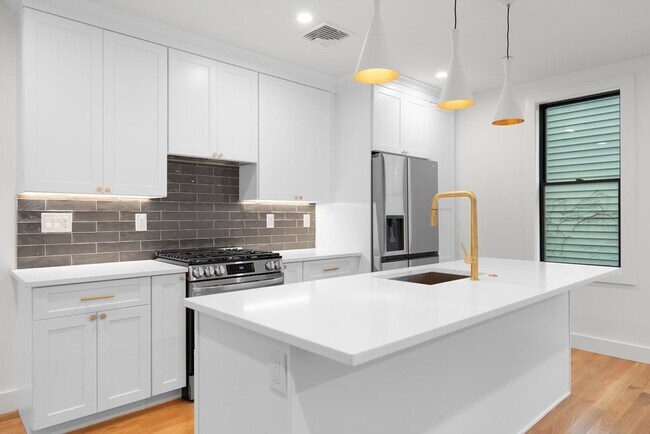 92 Alexander St, Unit 4