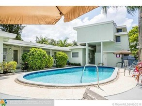 250 SE Park St-Unit -3 in Dania Beach, FL - Building Photo - Building Photo
