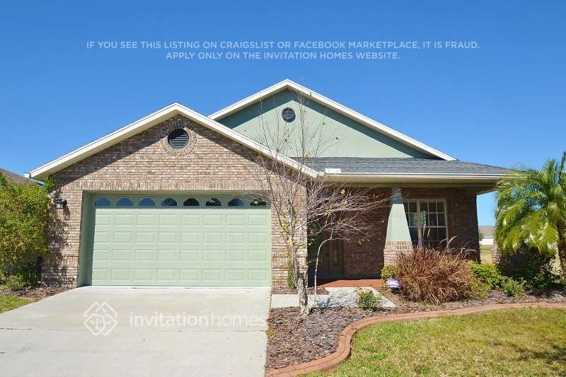6303 Bridgecrest Dr in Lithia, FL - Building Photo