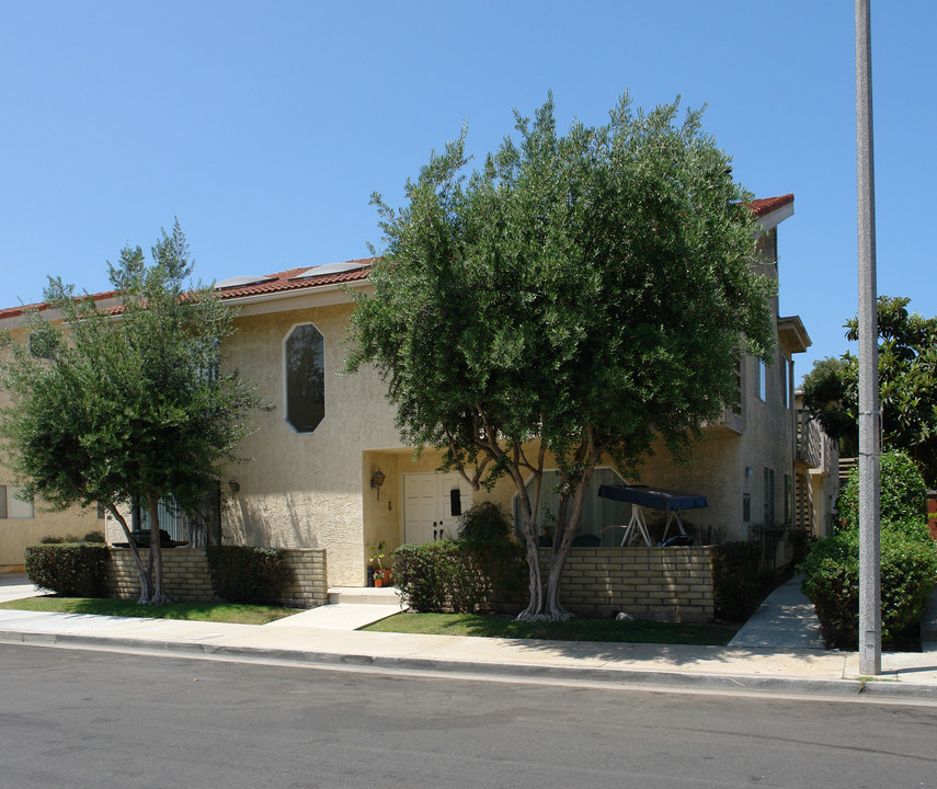 16891 Hoskins St in Huntington Beach, CA - Foto de edificio