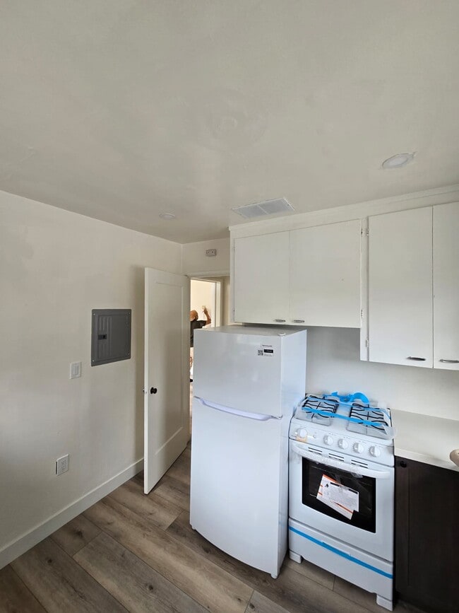 1049 56th St, Unit Lower in Oakland, CA - Foto de edificio - Building Photo