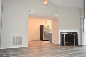 12121 Chaucer Ln in Woodbridge, VA - Building Photo - Building Photo