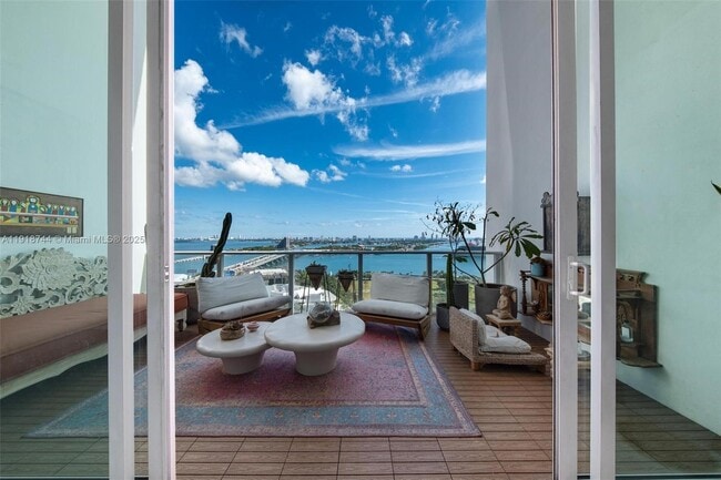 1040 Biscayne Blvd in Miami, FL - Building Photo - Building Photo