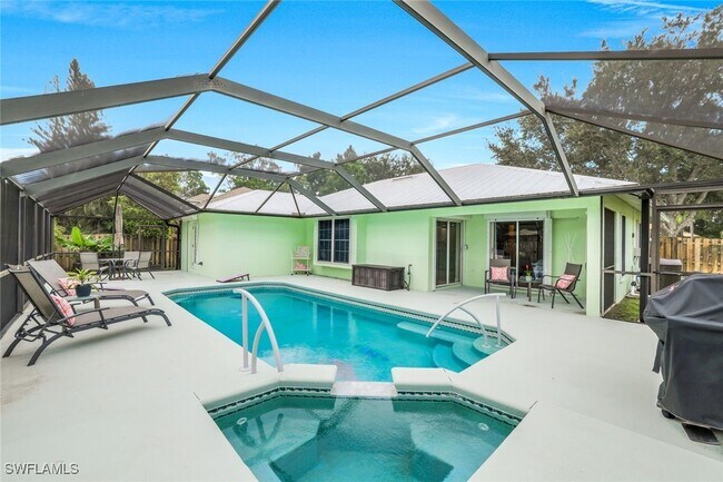 45 Wickliffe Dr in Naples, FL - Building Photo - Building Photo