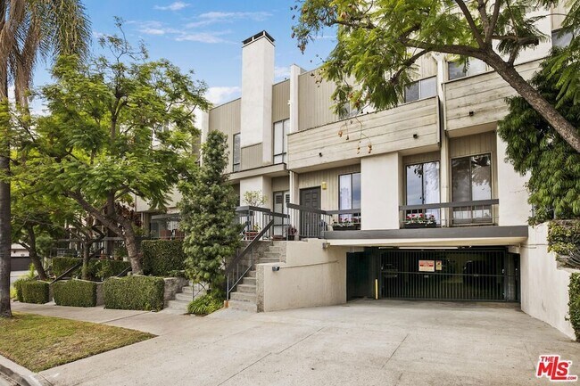 1220 Manning Ave, Unit 9 in Los Angeles, CA - Building Photo - Building Photo